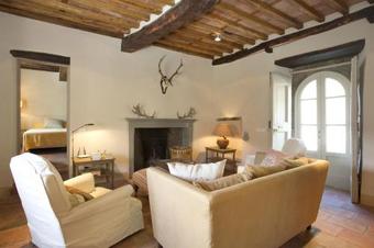 Vorno Villa Sleeps 11 Wifi