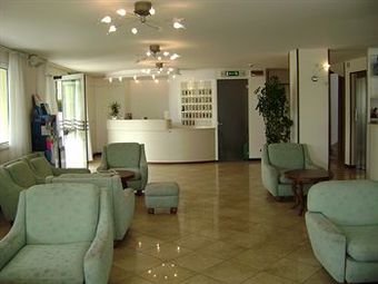 Hotel Diplomatic(.)