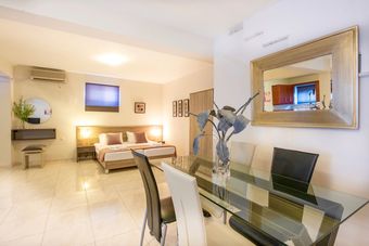 Villa Minos