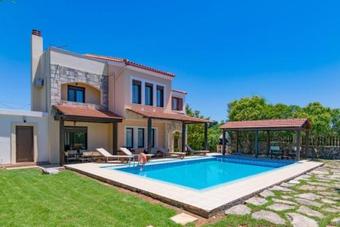 Villa Ekklisies Tria