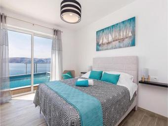 Four-bedroom Holiday Home In Josinovac