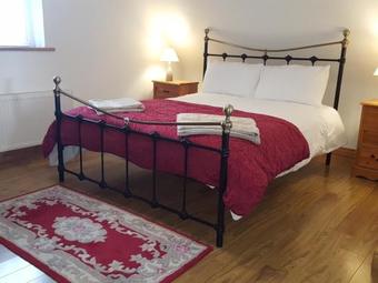 Self Catering Donegal - Teac Chondai Thatched Cottage