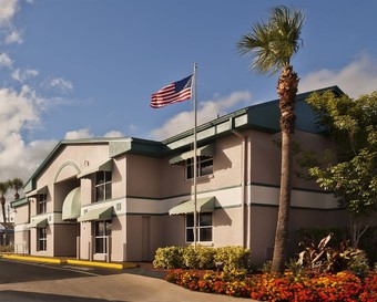 Hotel Super 8 Kissimmee Suites