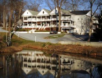 Bed & Breakfast Acorn Hill Lodge And Spa