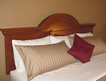 Hotel Dollinger's Inn & Suites