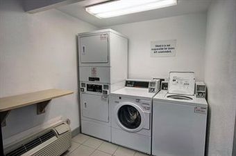 Motel 6 Charleston West - Cross Lanes