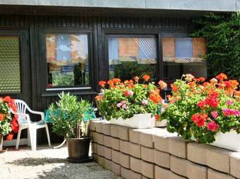 Cosy Apartment With Terrace And Garden Access In A Quiet Wooded Area