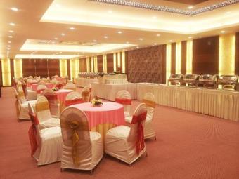 Hotel The Byke Suraj Plaza