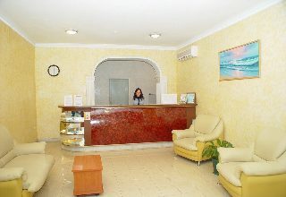 Yanais Hotel