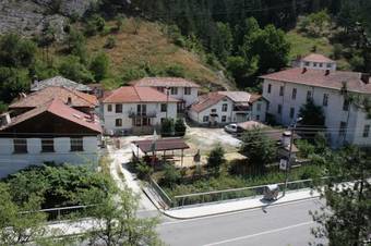 Petleto Houses