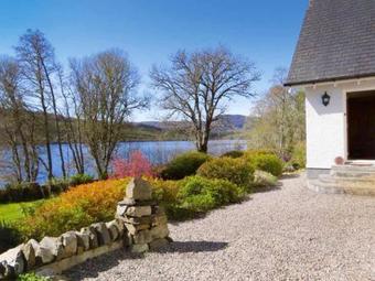 Hostal Lochview Guesthouse