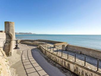 Whitegate View