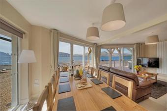 Villa Beach Houses With Hot Tubs
