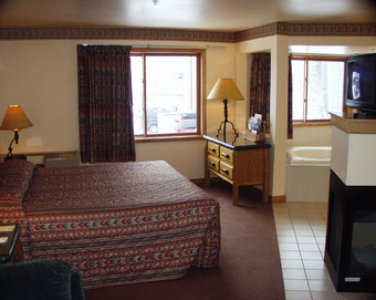 Hotel The Point Inn & Suites (.)