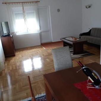 Apartment ?ari