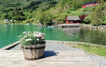 Holiday Home Hyllestad Lifjorden