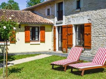 Vintage Holiday Home In North France With Fireplace