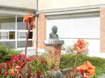 Hotel Centre Louis Ormi�res