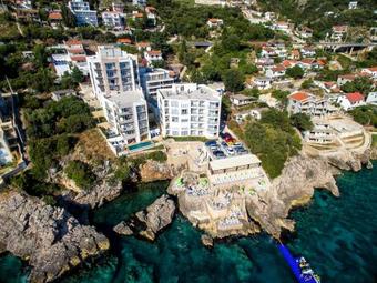 Nautilus Apartments
