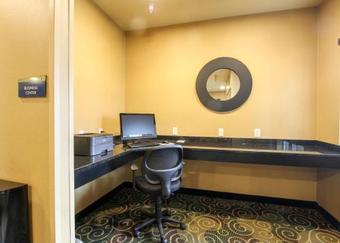Cobblestone Hotel & Suites - Devils Lake