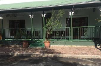 Hostal Horse And Mill Guesthouse