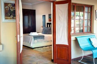Hostal Four Seasons Guesthouses