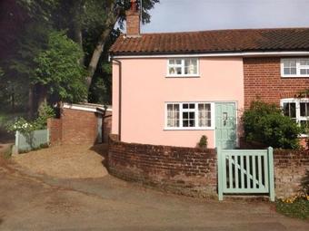 Lovely Holiday Home In Shottisham With Garden