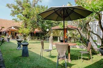 Hostal Oyo 1190 Ndalem Katong Residence
