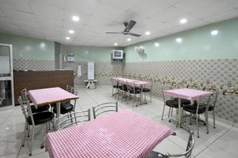 Oyo 5876 Hotel Ks International