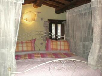 Rustic Cottage In Forcella Near Lake