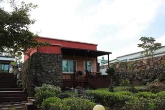 Gotjawal Geomunoreum Pension