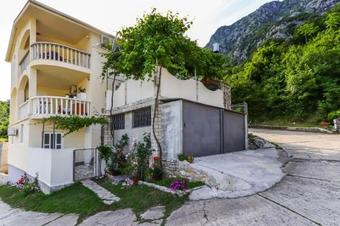 Apartments Zeko