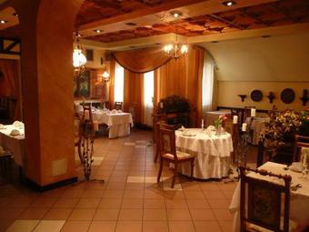 Azymut Hotel & Restaurant