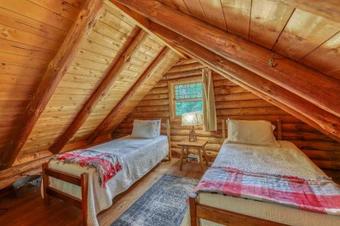 Log Cabin Living