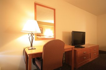 Ramada By Wyndham Sioux Falls Airport Hotel & Suites