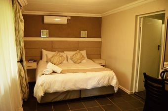 Hotel Crystal Rose Lodge