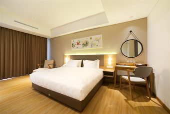 Hotel Aviary Bintaro
