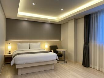 New Donghae Hotel