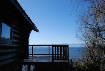 The Beach House Texada - Oceanfront Cabin