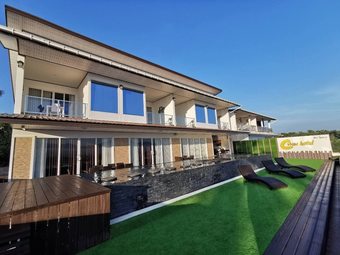 C View Hotel