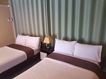 O-rich Gold Hotel