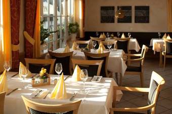 Luckai Hotel & Restaurant