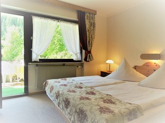 Schwarzwald- Hotel Kr�utle