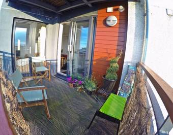 2 Bedroon Apartment With Balcony And Seaviews