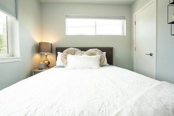 The Beautiful Berkley Homestead Walk To Tennyson