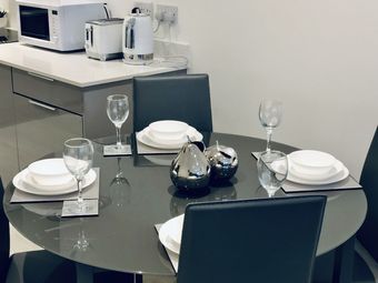 Snapos Luxury Serviced Apartments Meridian House - Bedford
