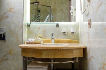 Hotel Biography