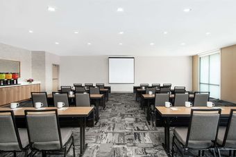 Hotel Home2 Suites By Hilton Long Island Brookhaven, Ny