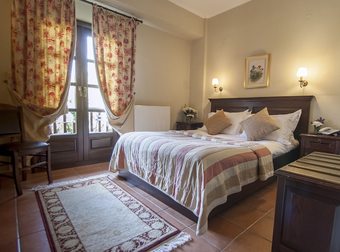 Doupiani House Hotel