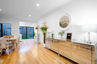 Aujoy 3 Bed Townhouse Burwood 3